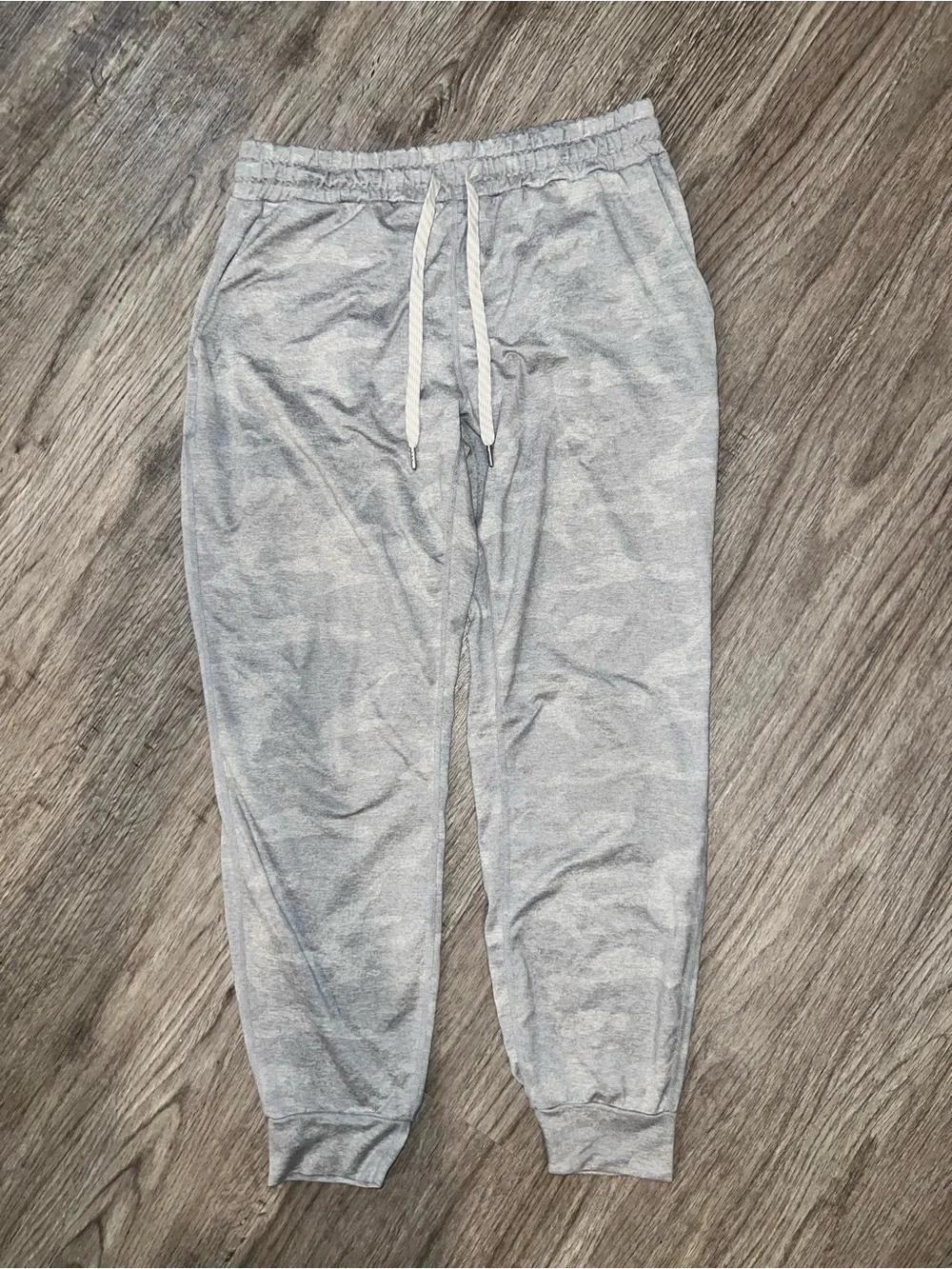 Vuori Performance Joggers Sweatpants Womens S Light Grey Camo Athleisure - Picture 3 of 4